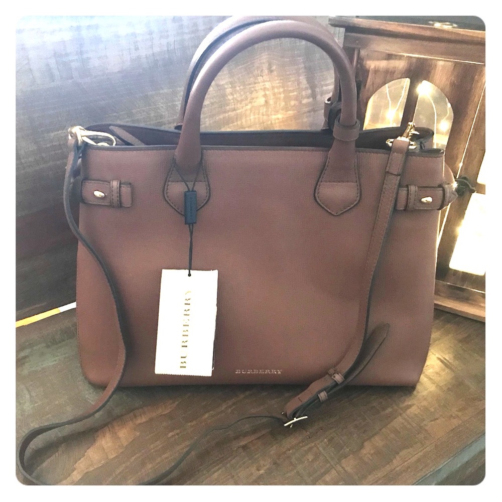 💛SOLD **Burberry Leather Medium Purse - Picture 1 of 8